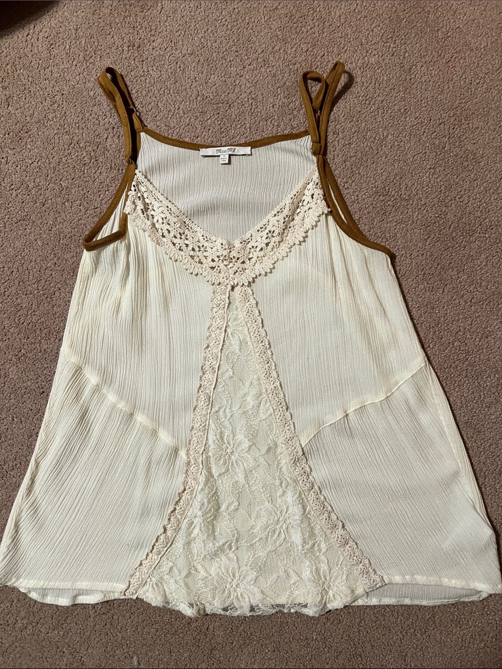 Miss Me crochet appliqué tank top in cream. Sz. Sm. Preowned